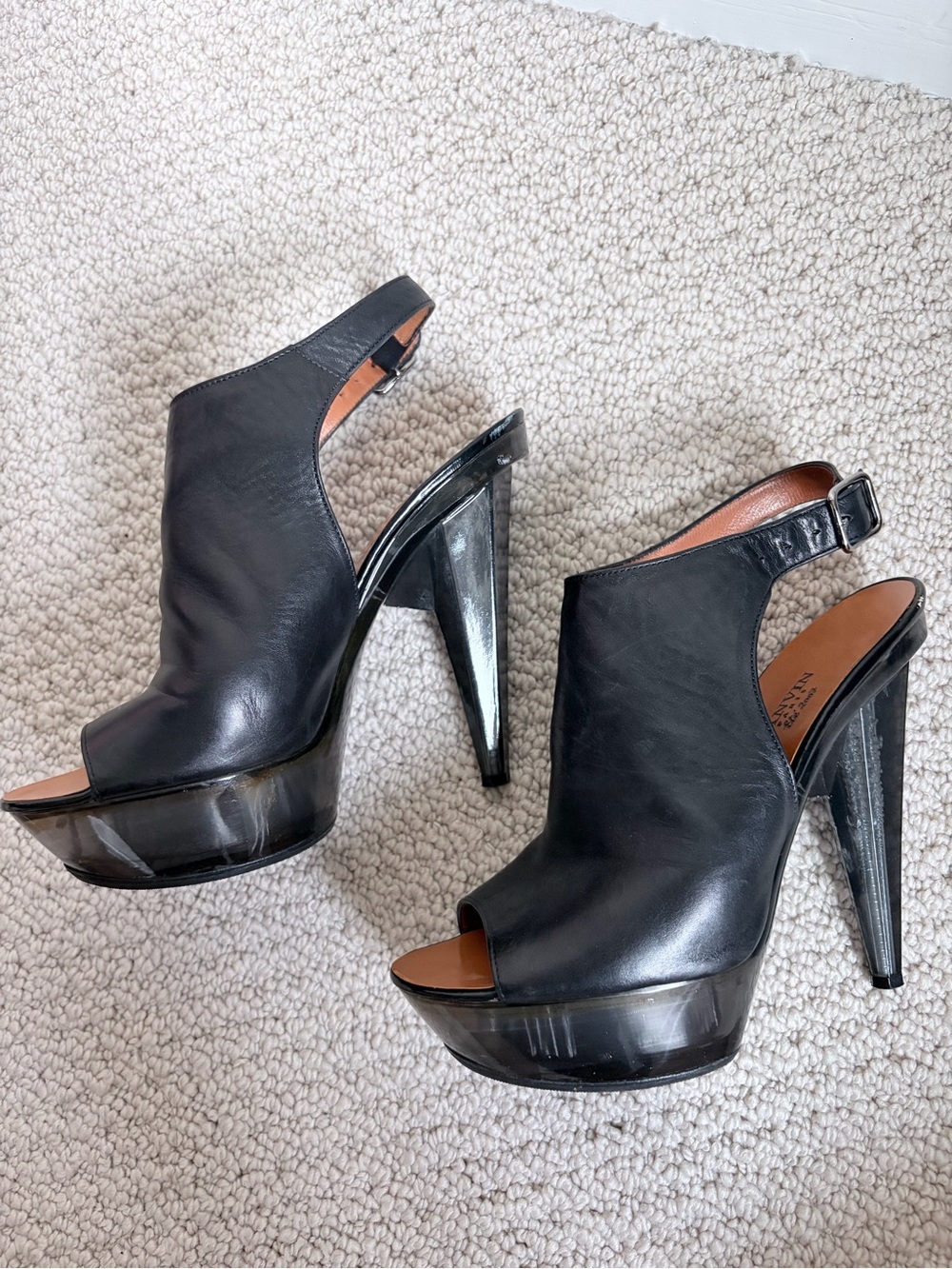 RARE Lanvin Hiver 2007 Black Leather Lucite Platform Heels 38.5